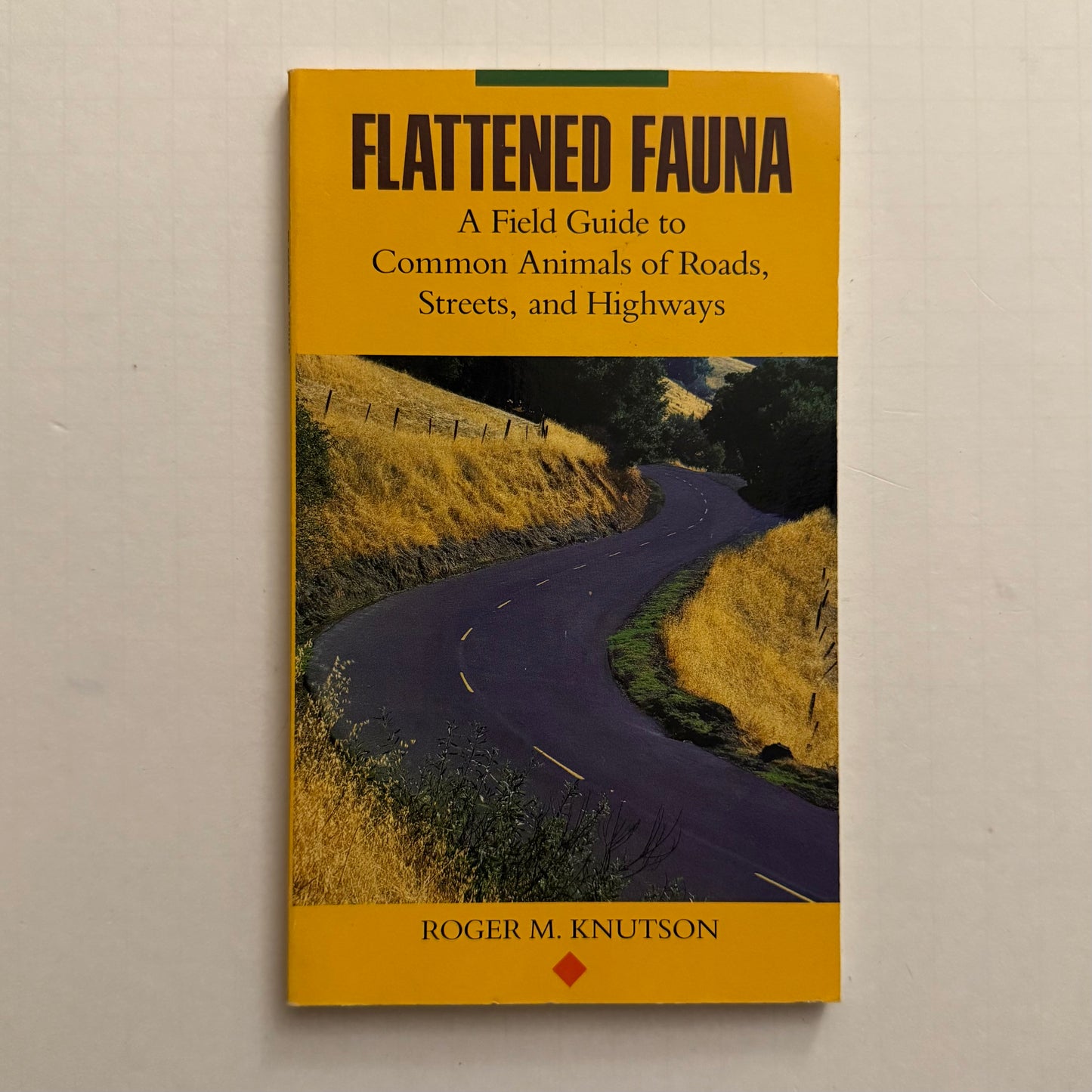 Flattened Fauna – A Field Guide to Common Animals of Roads, Streets & Highways | Roger M. Knutson